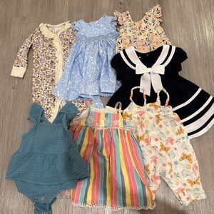 Lot of baby girl clothes size 3-6 months